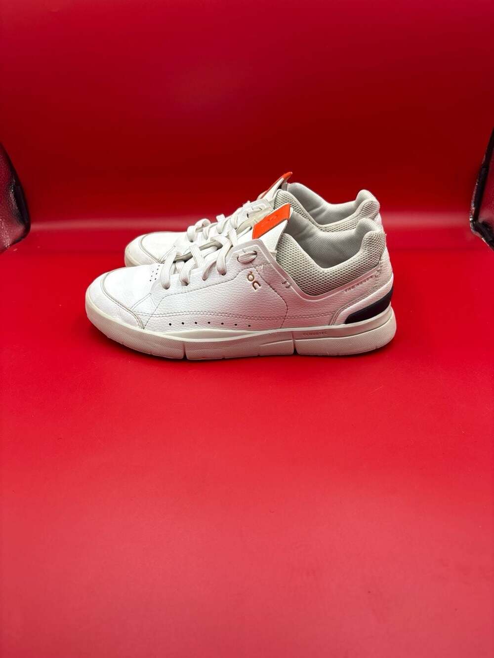 On Running The Roger Clubhouse White Orange Women's Size 8.5